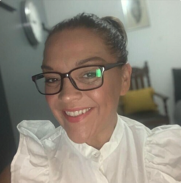 Woman wearing glasses with a blurred background